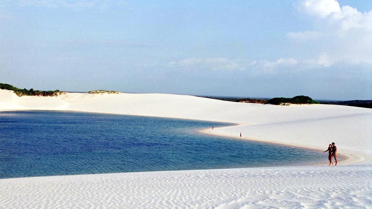 
Hablar del Parque Nacional de Lençóis Maranhenses es hablar de una orografía única, un desierto de dunas y hermosas lagunas cromáticas rellenas de agua pluvial. 
