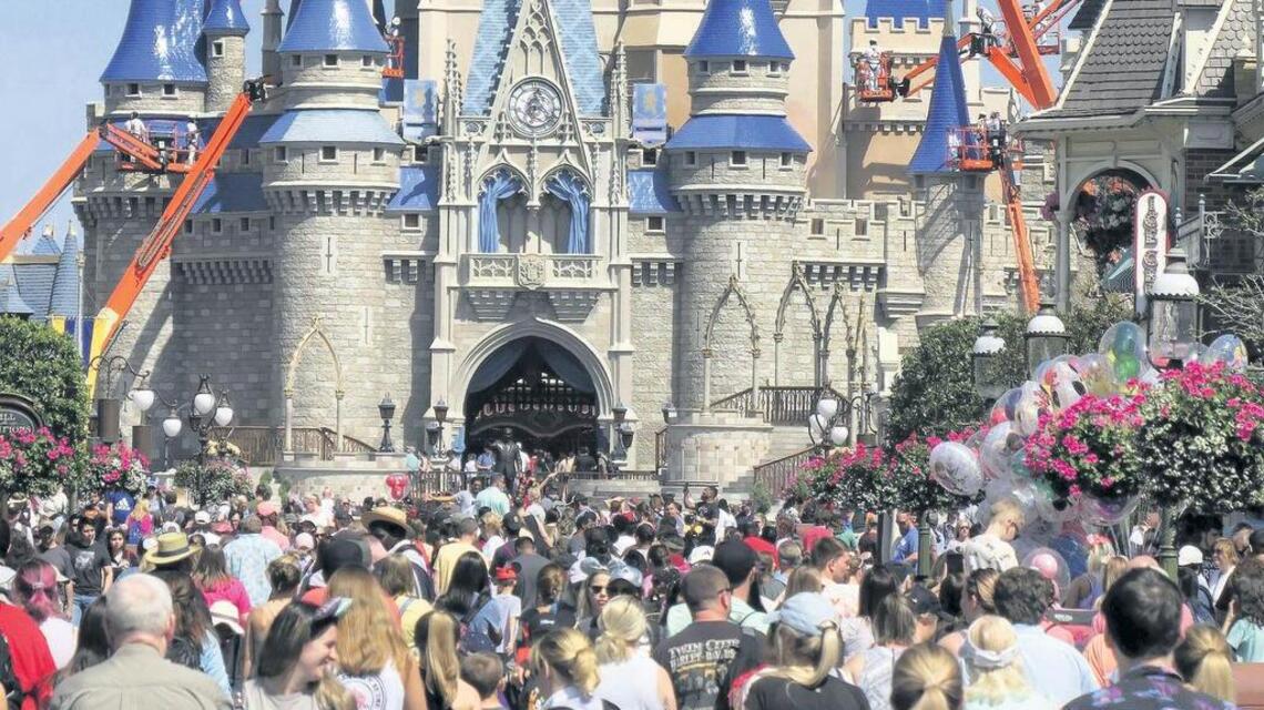Si visitas Disney World tienes que usar otra vez la máscara aunque estés vacunado