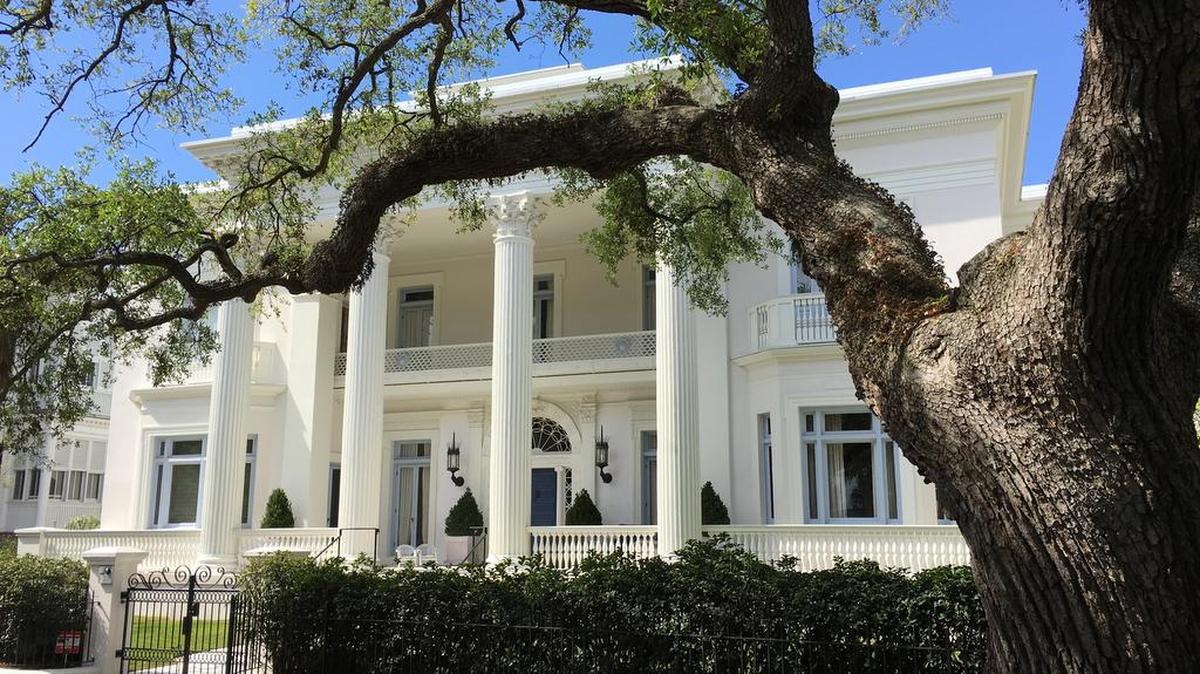 Hermosa mansión típica de Charleston, una de las ciudades más antiguas de EEUU.