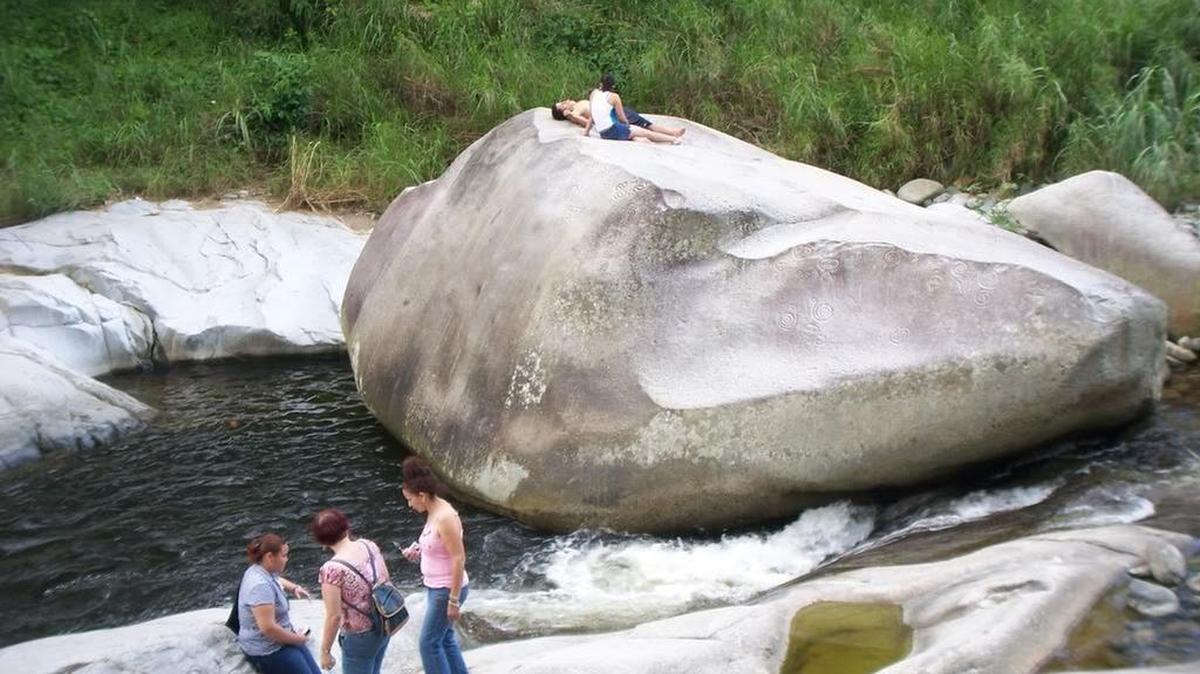 La Piedra Escrita de Jayuya, en La Ruta Taína de Puerto Rico.