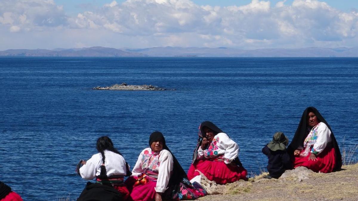En la isla de Amantaní se pueden visitar dos centros ceremoniales, el de Pachamama y Pachatata.