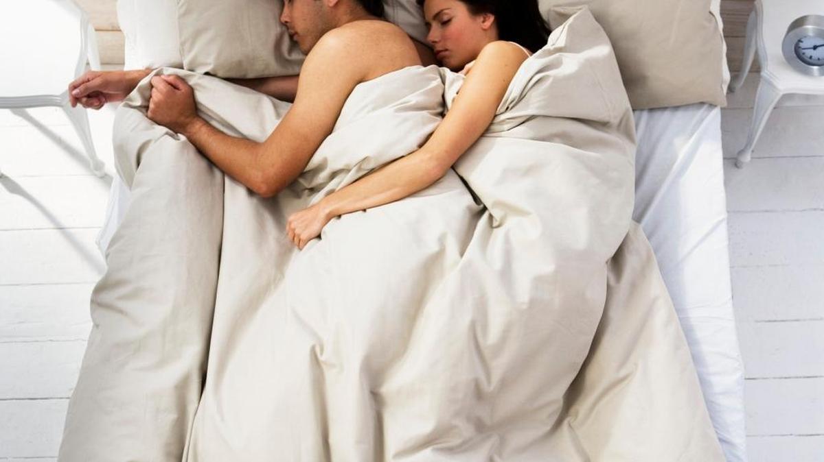 Mi problema es que a veces, cuando duermo con mi esposa, tengo sueños eróticos con otras mujeres.