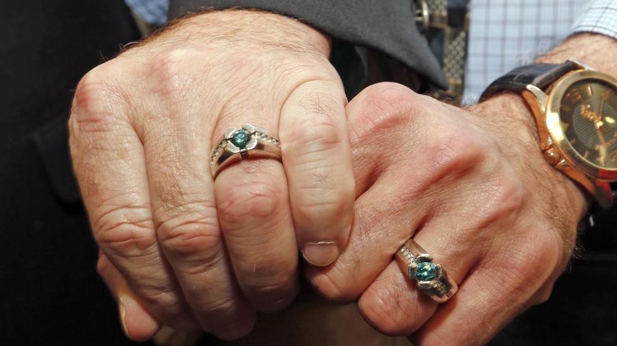 Si tu marido es homosexual o bisexual, está claro que te escogió para esconderlo.