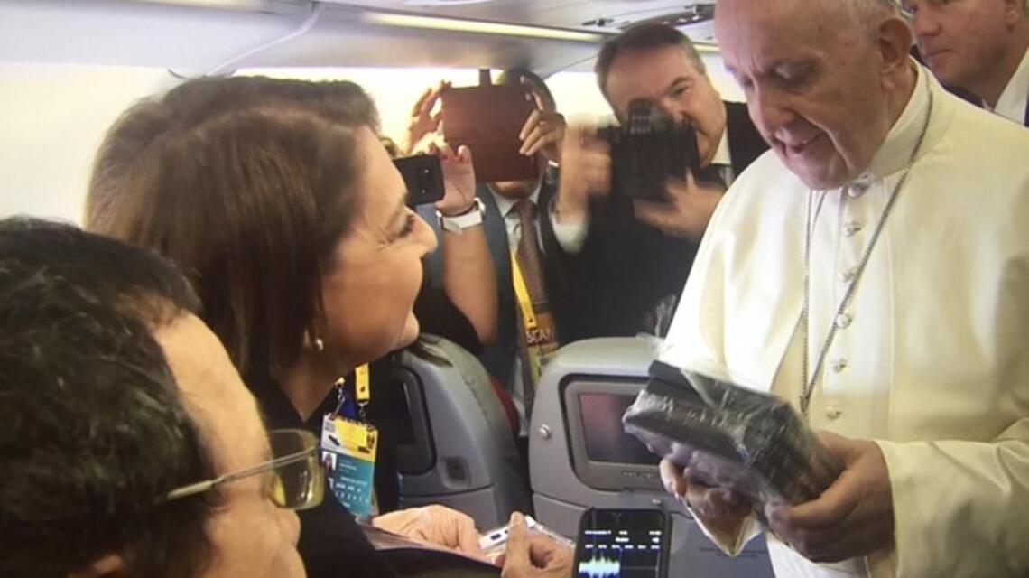 El Papa, Cantinflas y la reportera