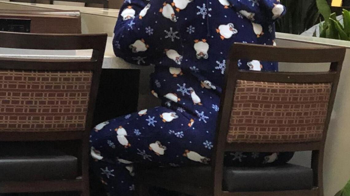 ¿En pijama? y ¿en el restaurante de un hotel?