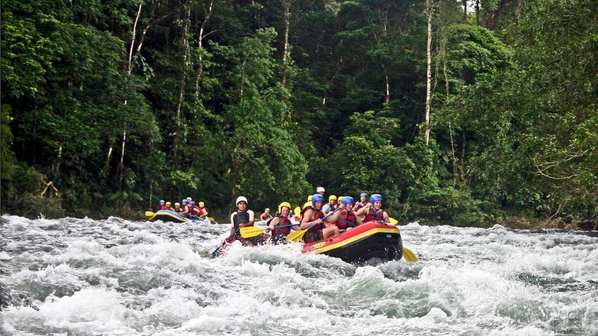 Costa Rica es promovido como un excelente destino para el turismo de aventura, pero algunos critican que el país no hace lo suficiente para advertir de los riesgos que existen. En la foto, “water rafting” en el río Sarapiquí.