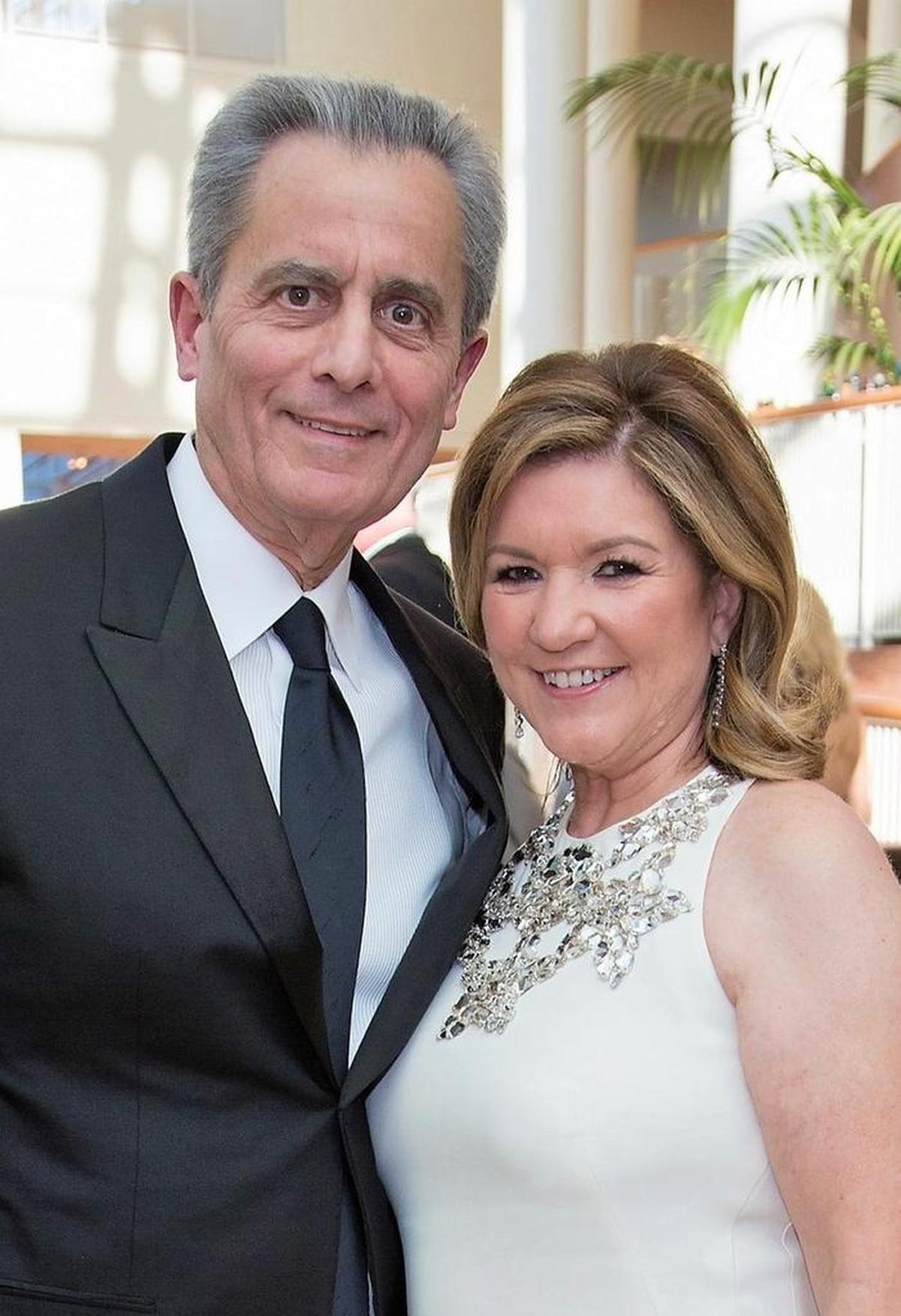Los presidentes de la gala, Tony y Conchi Argiz.