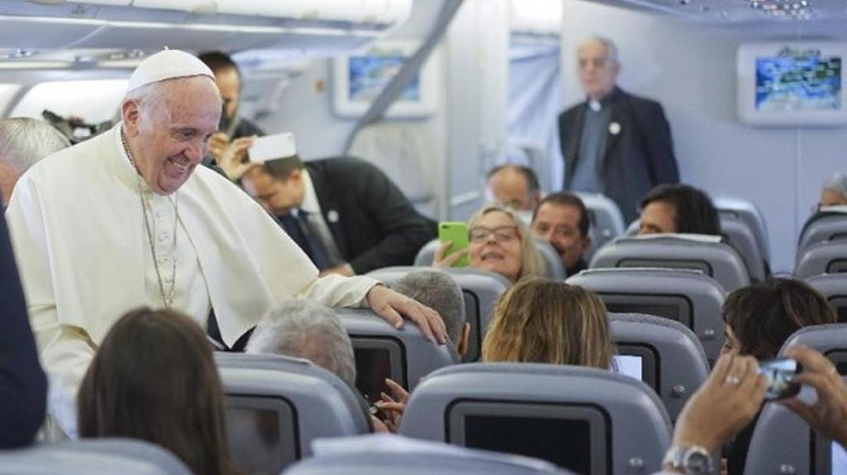 
Abordaré el vuelo papal con una lista llena de esperanza.
