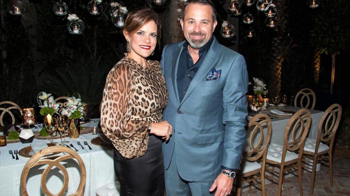 Heide y José Dans durante la inauguración de la inciativa, Dining With a Mission.
