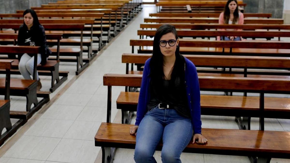 Asiste a los servicios de una religión que signifique algo para ti interiormente. A una iglesia donde sientas paz, no desasosiego; donde haya amor no desconfianza.