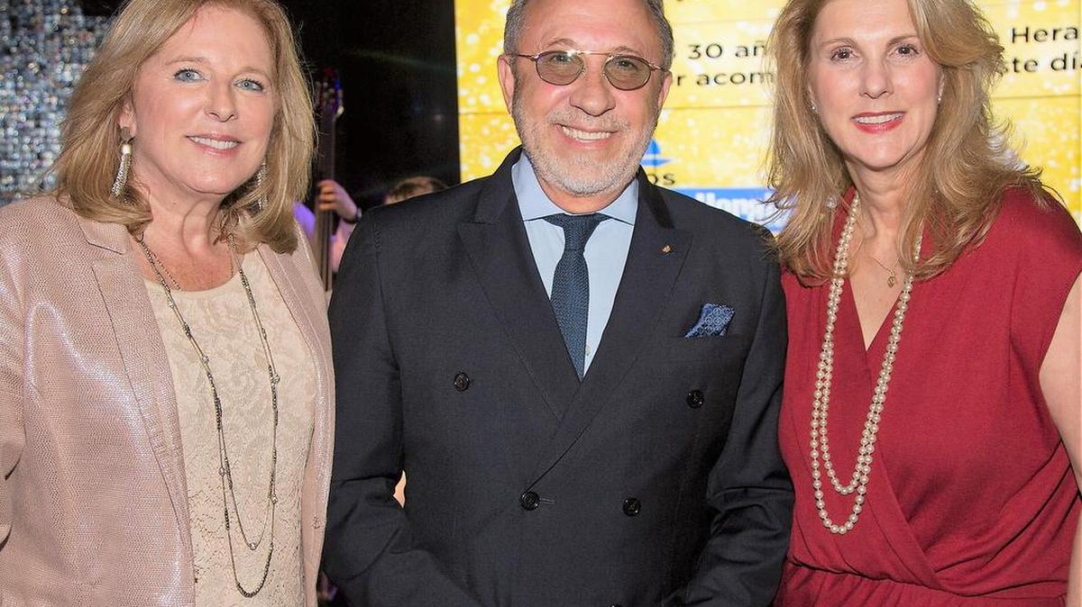 Myriam Márquez, Emilio Estefan y Alexandra Villoch.