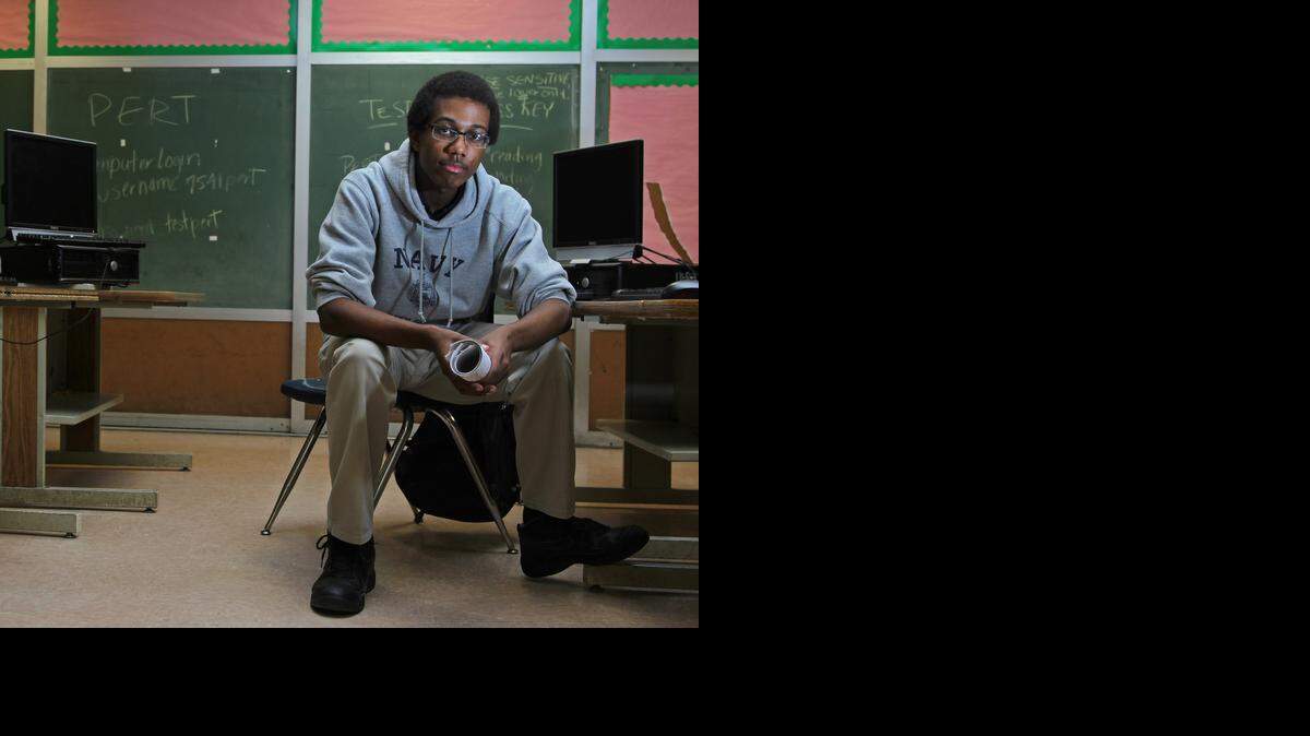 
Nathan Hagood, estudiante de North Miami Beach Senior High, desea asistir estudiar ingeniería de computación pero no tiene los medios.


