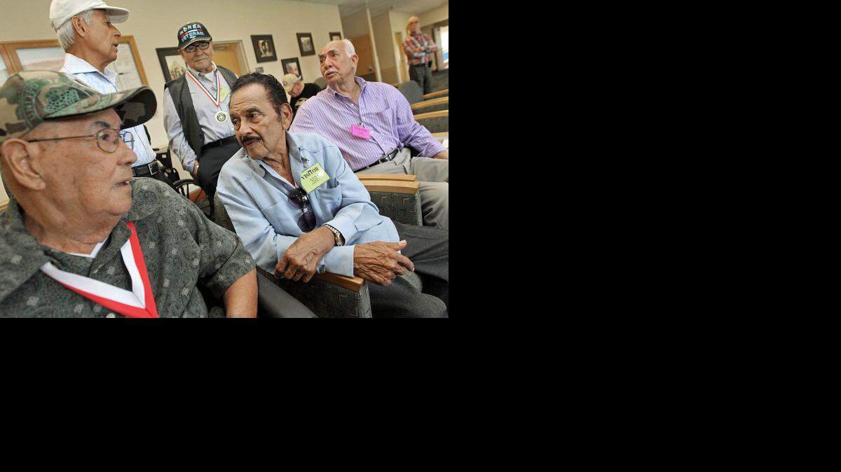 
DESDE LA izquierda, Alejandro Mártir, Eduardo Rodríguez, Hilton Domínguez, de pie Rubén Martínez y Antonio Flores Díaz en Pembroke Pines.

