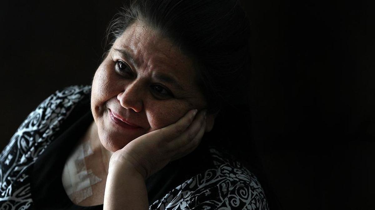 Myrtle Royce se siente satisfecha con su familia, formada por su hija Krystal, sus tres nietos y su compañero Albert. Y Royce no pide mucho: un sofá y un juego de comedor nuevos serían de gran ayuda.